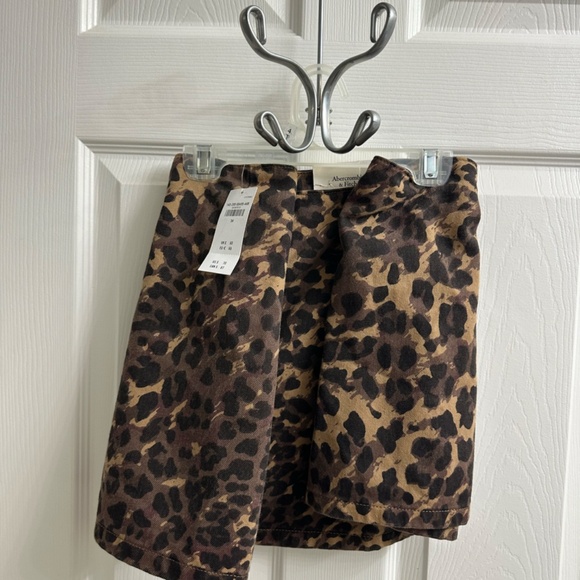 Abercrombie & Fitch Leapord Print Mid Rise Denim Mini Skort - Picture 6 of 7
